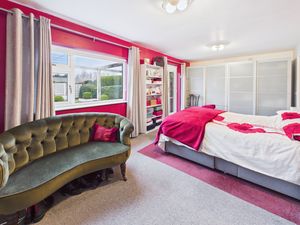 Bedroom- click for photo gallery